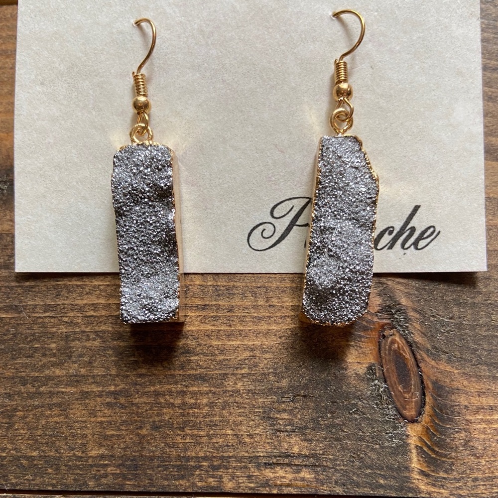 New! BeAuTiFuL SILVER Gray & Gold Druzy Earrings!